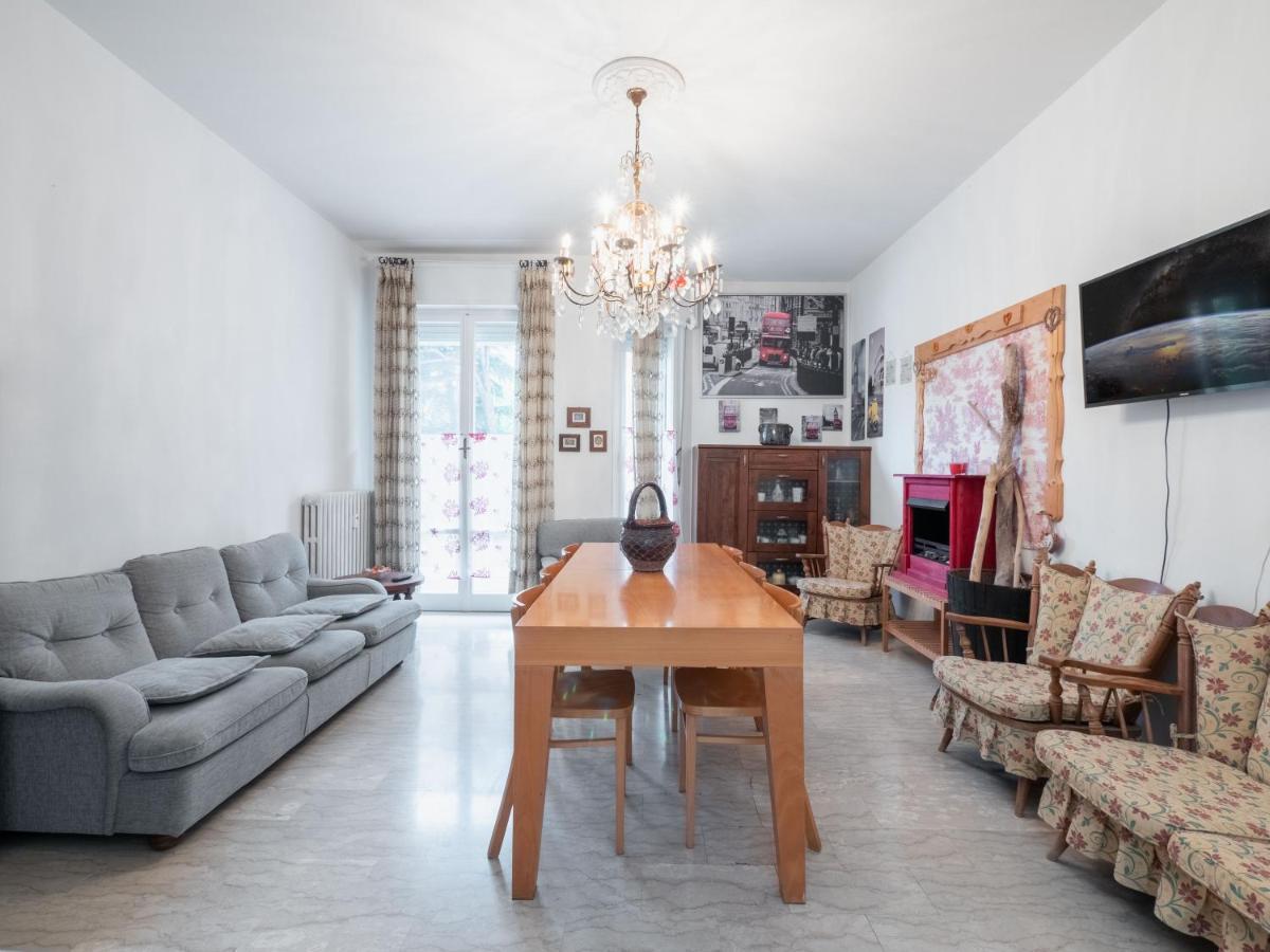 Flaminia Bright & Roomy Apartment Pésaro Exterior foto